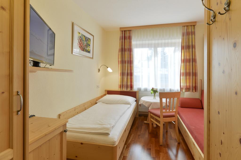 Hotel Haus Wallis Lech am Arlberg Zimmer foto